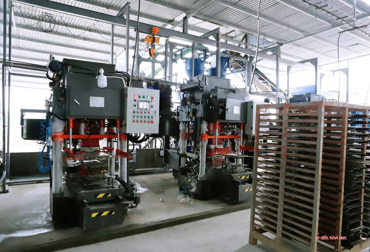 Dây chuyền ép ngói không nung tại nhà máy NASAKI