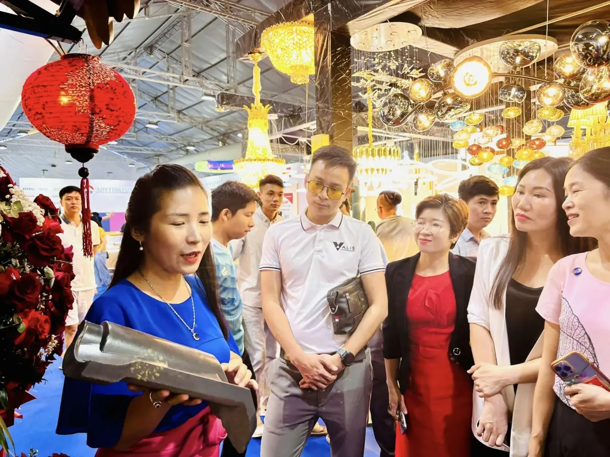 Đoàn CLB CEO 83 tham quan gian hàng NASAKI tại Vietbuild Hà Nội 2024