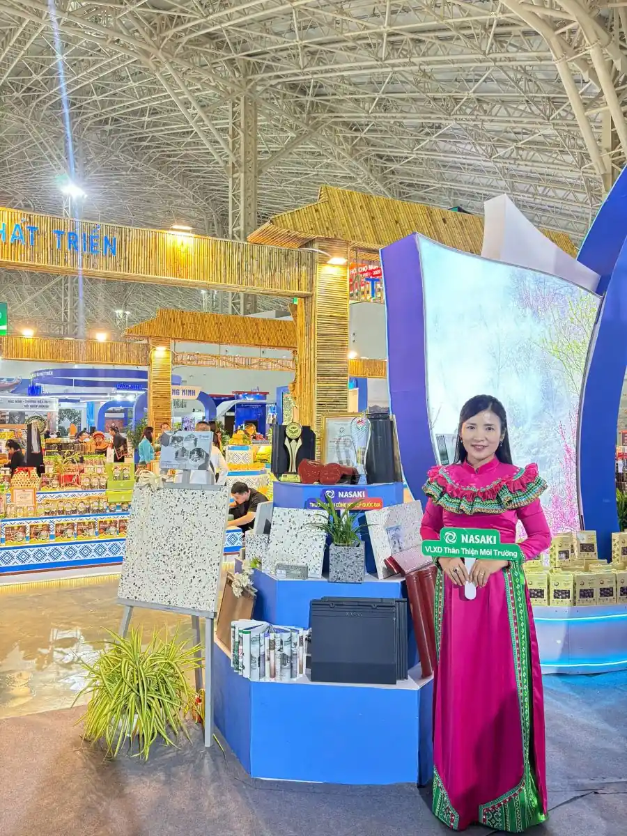 Gạch Terrazzo và ngói NASAKI trưng bày tại hội chợ