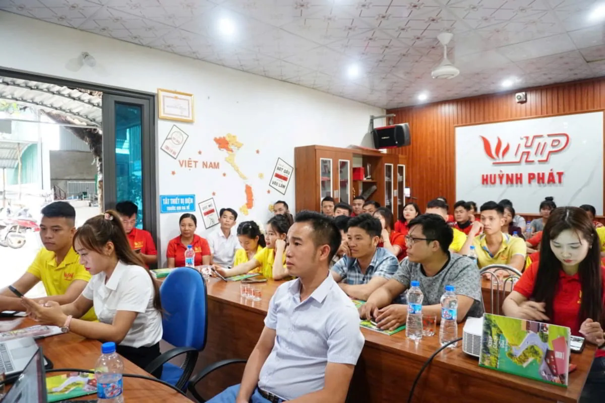 Cán bộ, nhân viên HTX Huỳnh Phát tham gia buổi học