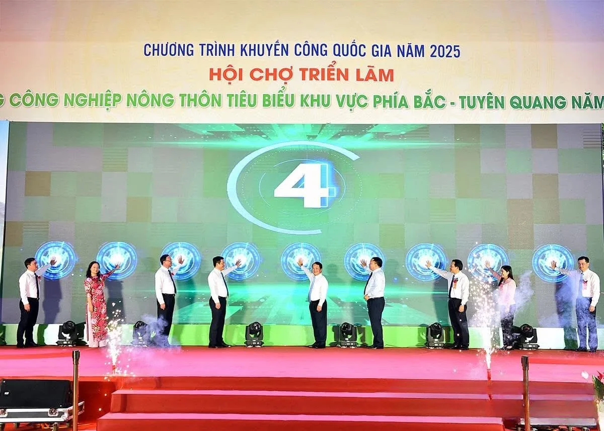 Lễ khai mạc hội chợ hàng công nghiệp nông thôn tiêu biểu khu vực phía Bắc