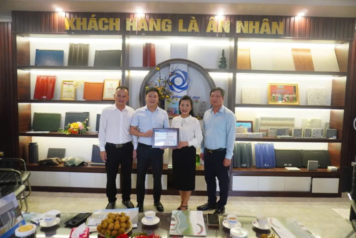 NASAKI đón tiếp đoàn Hội Doanh nghiệp trẻ Hà Nội tại phòng trưng bày
