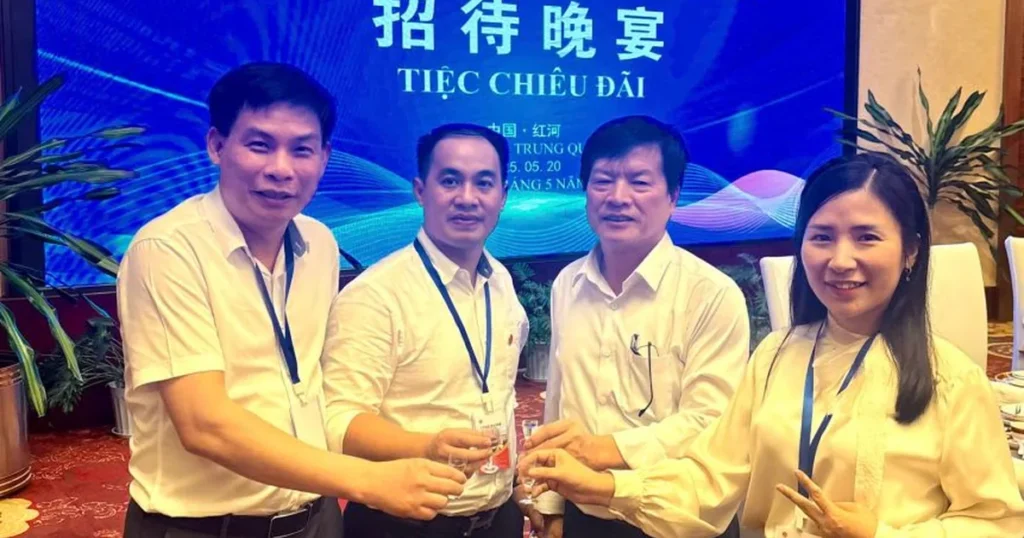 Đoàn doanh nghiệp Việt Nam tại chương trình xúc tiến đầu tư Hồng Hà