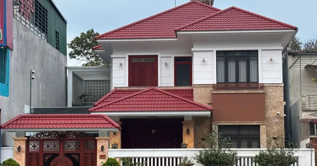 Ngôi nhà hai tầng lợp ngói không nung NASAKI màu đỏ