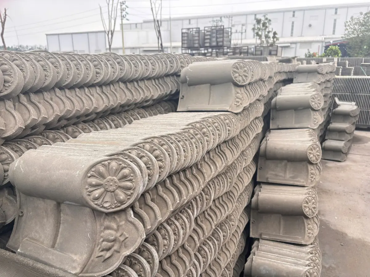Phụ kiện bờ nóc và đầu ngói trang trí hoa văn tại xưởng
