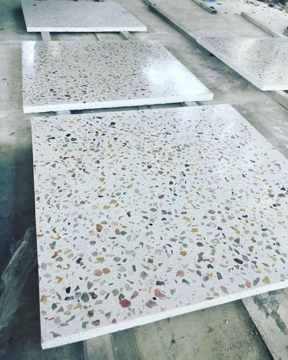 Tấm gạch Terrazzo sau khi mài lộ rõ họa tiết hạt đá