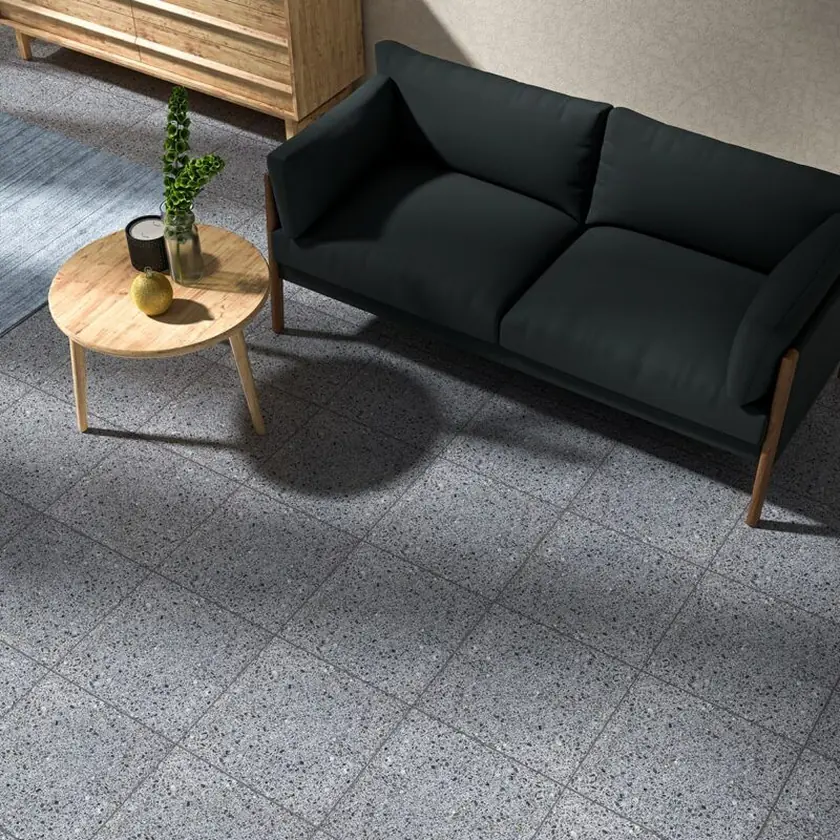 Sofa tông tối trên sàn Terrazzo ghi xám hạt nhỏ