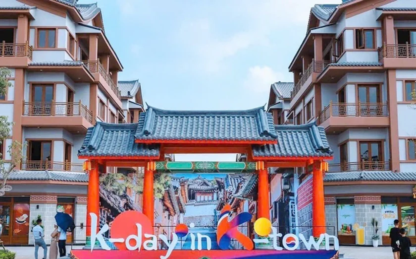 Cổng phân khu K-Town Ocean Park mang kiến trúc Hàn Quốc