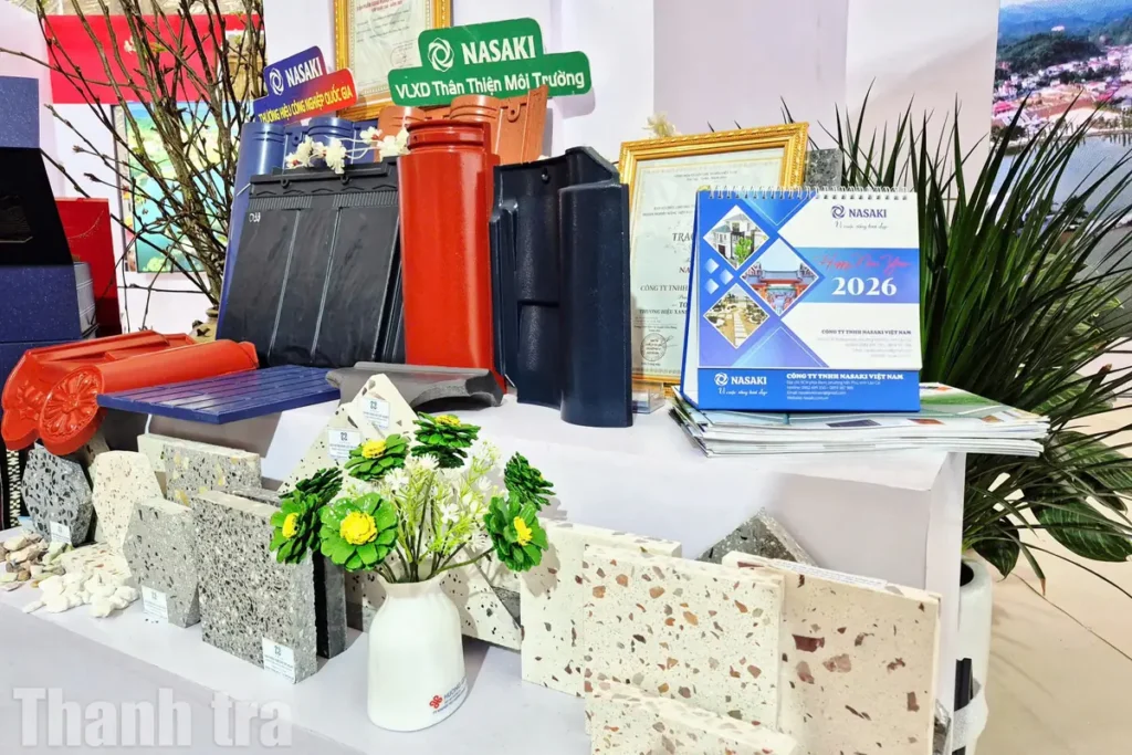 Gian trưng bày ngói và gạch terrazzo Nasaki Việt Nam trên báo Thanh tra
