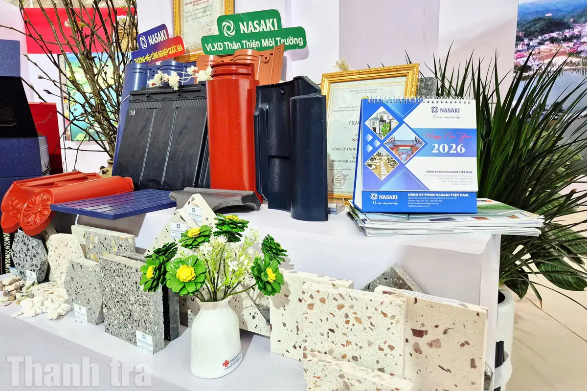 Gian trưng bày ngói và gạch terrazzo Nasaki Việt Nam trên báo Thanh tra