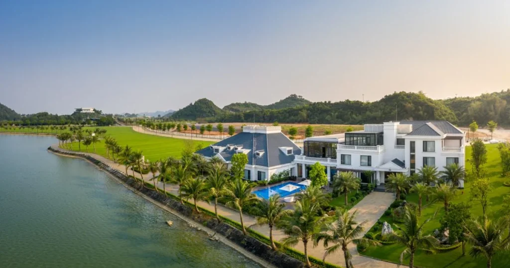 Golf View Villas Ninh Bình bên hồ Yên Thắng và sân golf