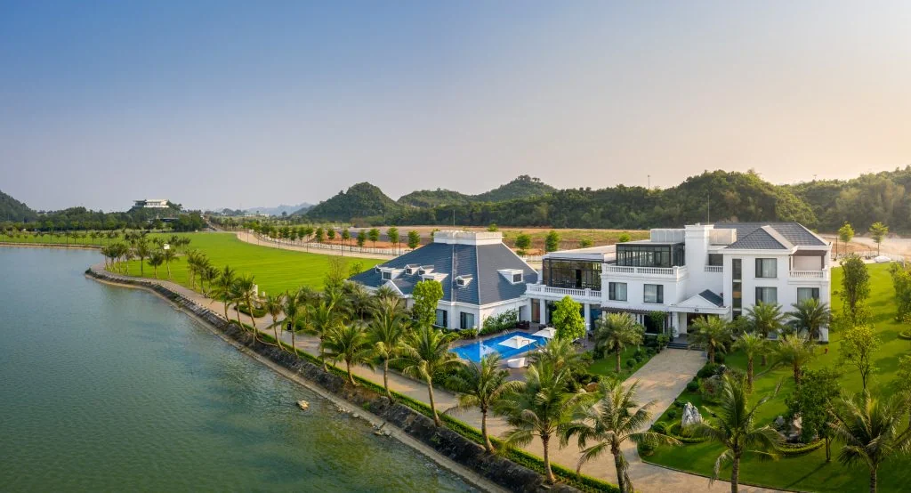 Golf View Villas Ninh Bình bên hồ Yên Thắng và sân golf