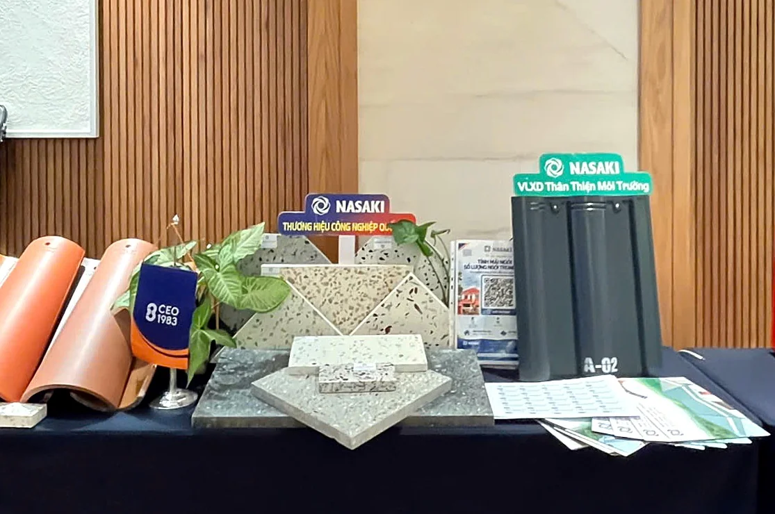 Ngói màu không nung và gạch terrazzo Nasaki tại gian trưng bày vật liệu xây dựng thân thiện môi trường
